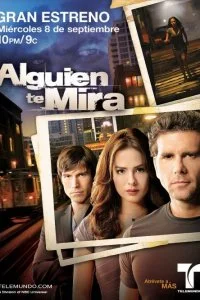 Постер к Кто-то смотрит на тебя (1 сезон)